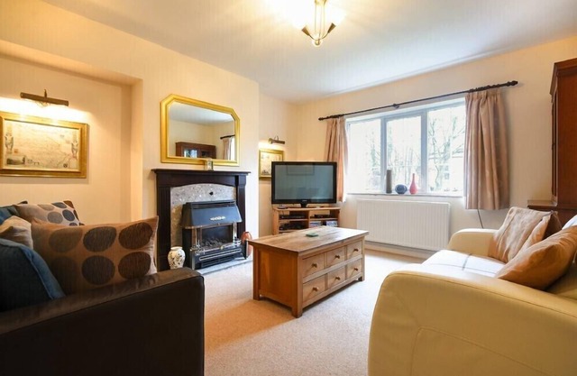 CASTLE VIEW (WARKWORTH), pet friendly, with a garden in Warkworth