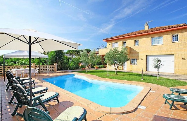 Catalunya Casas Tranquil Costa Brava Retreat with private suite!