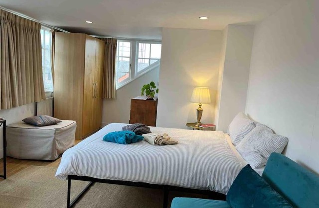 CB53 Tower Bridge Townhouse 2 bathrooms & Free parking