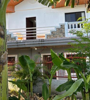 Cebu City 3 bedrooms split house 2nd floor-WIFI