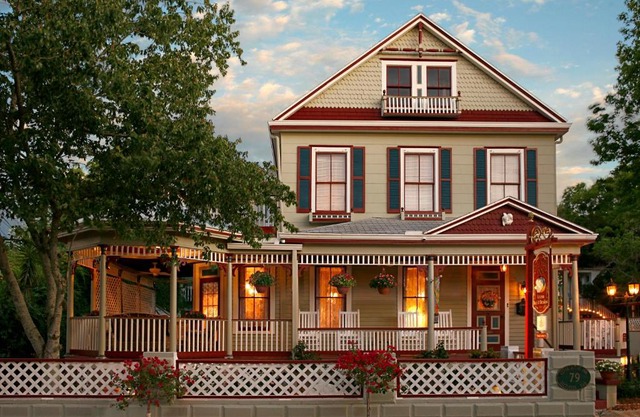 Cedar House Inn