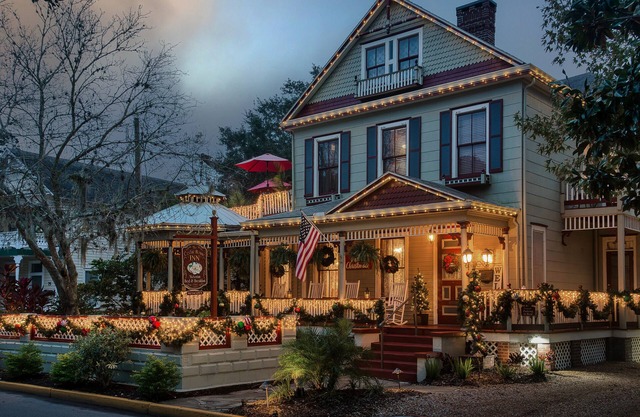 Cedar House Inn