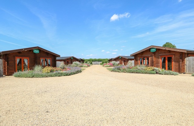 CEDAR LODGE, character holiday cottage in Greetham, Rutland