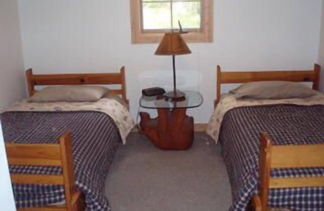 Cedarwood Cabin - 3 Minute walk to the beach!