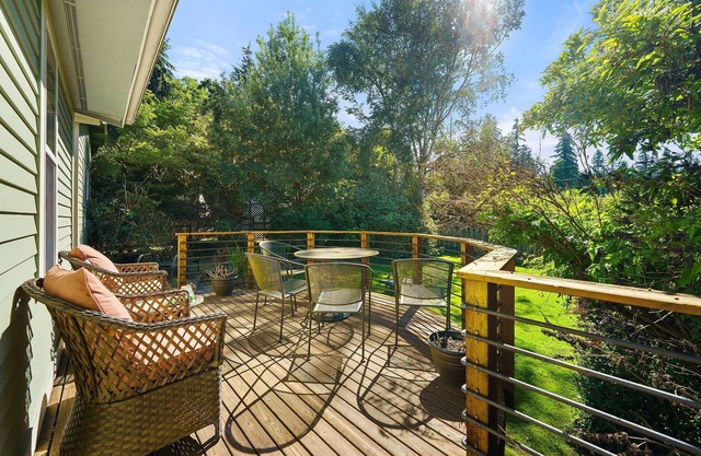 Celebrate the holidays at Geneva Retreat: Bungalow w/Trails, Near Lake Whatcom