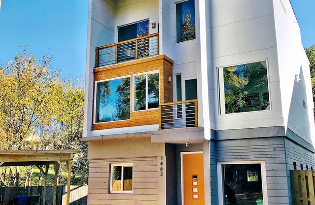 CELEBRITY STYLE MODERN MANSION near the Belt line and Ponce City Market