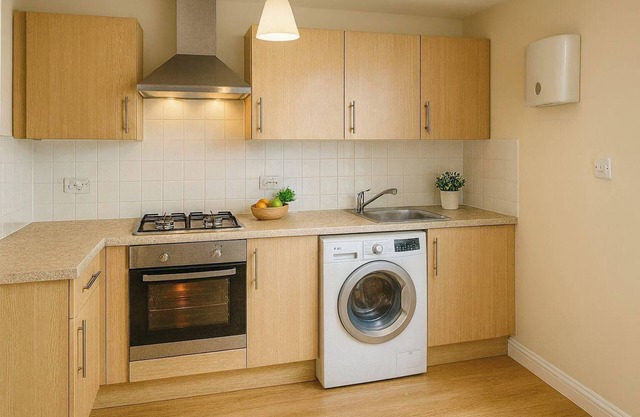 Central 2-Bed House - Sleeps 3 & Garden