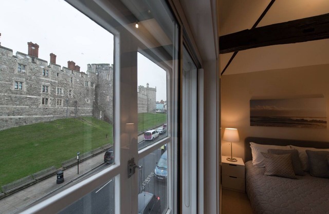Central Apartment Facing Windsor Castle