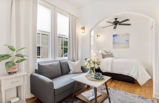 Central & Cozy Downtown Apartment