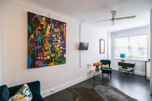 Central - Modern, Stylish Studio with a touch of Art Deco
