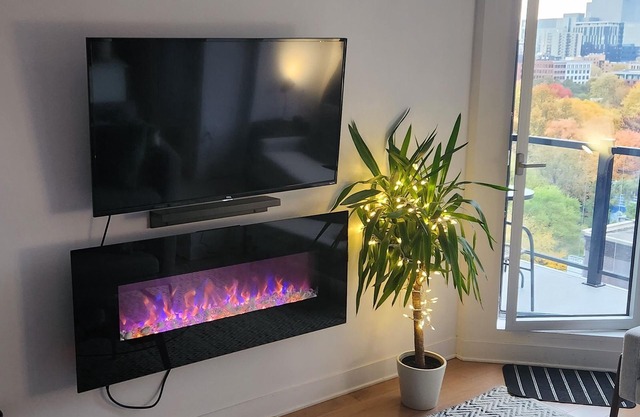 Central Penthouse, 1Bedrooms and Den 4 guests, close by metro St-Laurent