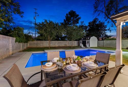 Central Phx Cottage With Free Private Heated Pool!