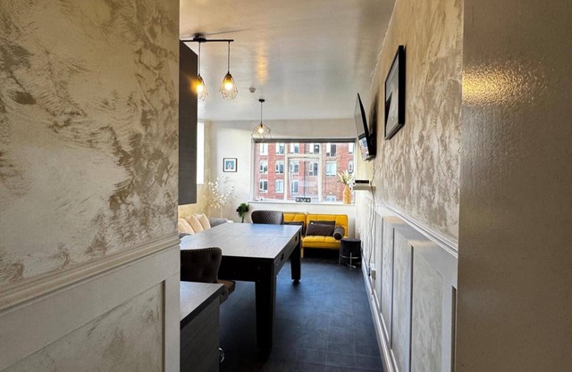 Central Sheffield Duplex 3-bed Apt, Sleeps 8