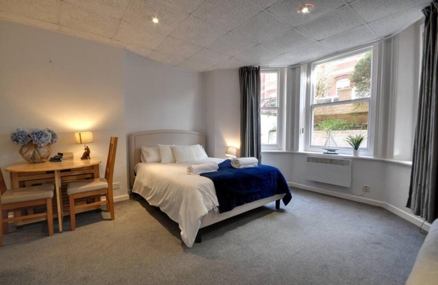 Central studio beach apartment