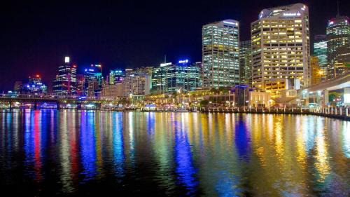 Central Sydney 1BR unit with Pool Gym Parking!
