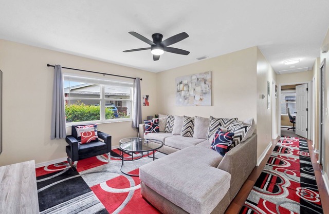 Central Tampa Escape – Perfect for Business, Getaways & Families