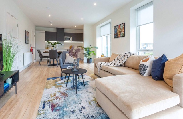 Central Two Bedroom Apartment by Blu Atlantic