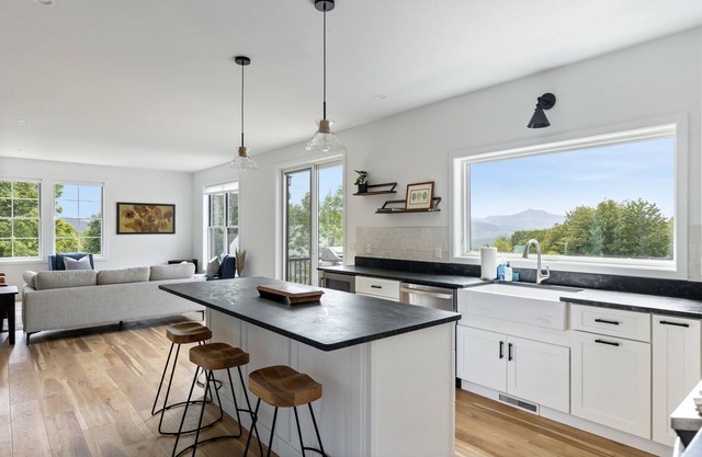 Centrally Located w/easy access to Stowe and MRV