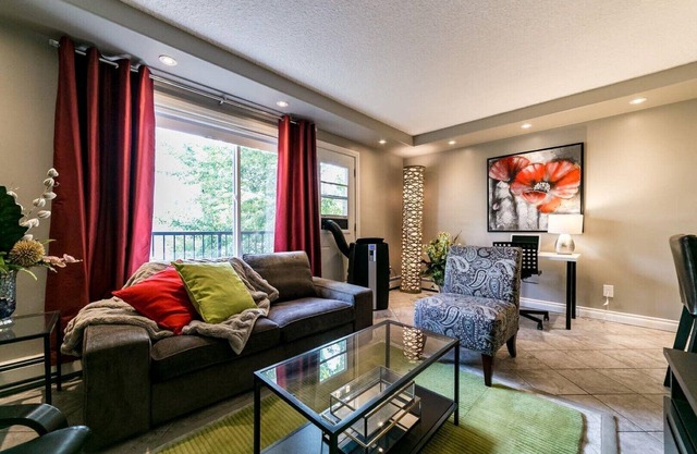 Centrally Located, 3 Beds, Economical Sleeps 4!