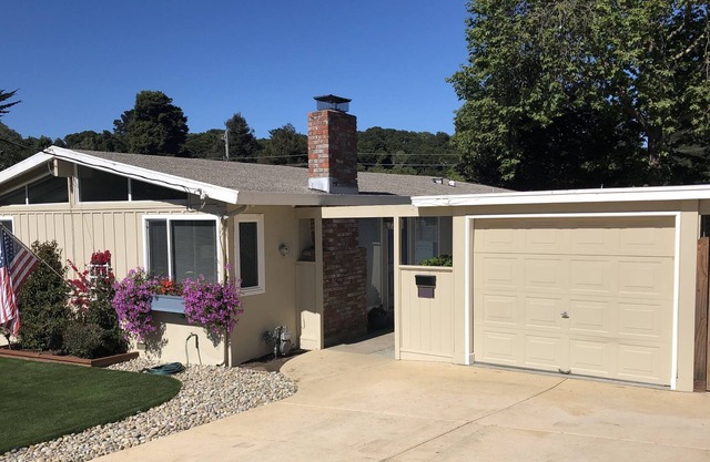 Centrally located to all that the Monterey area has to offer!