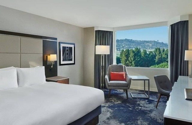 Centrally Located! Four Relaxing Units, Pet-friendly, Lagoon View, Outdoor Pool!