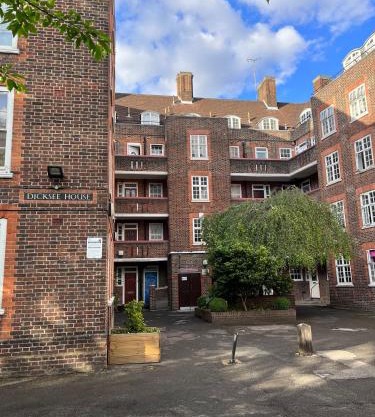 Centre London Flat 2BDR AC Sleeps 4 Family Only
