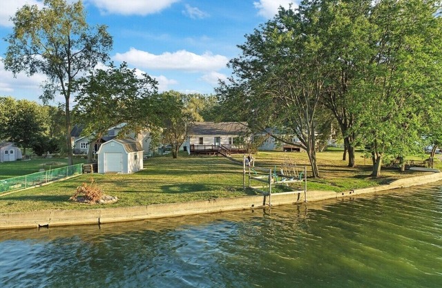 Chain O' Lakes Waterfront Getaway Home