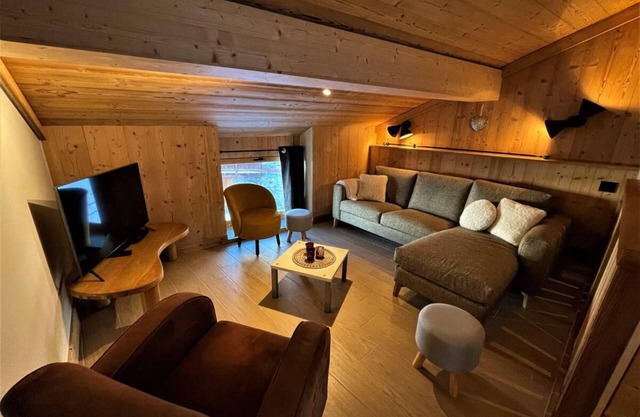 Chalet, balcony, tv, ski locker, 80m², Les Menuires