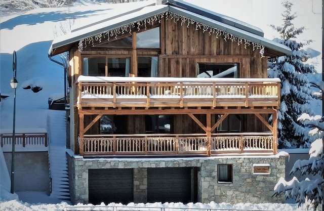 Chalet Aspen - Luxury Chalet 15 people Spa/Sauna/Gym/Fireplace/Parking/Game Room