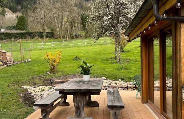 Chalet Cozy en Haute-Savoie - Mountain Getaway, Close to Amenities