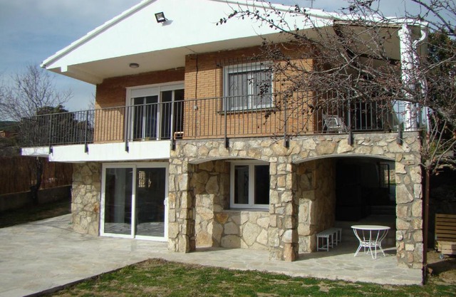 Chalet con piscina y BBQ para 10 personas