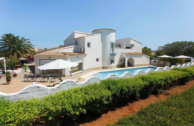 Chalet Felizia, top location, large pool. Comfort and tranquility,max 16 guests,