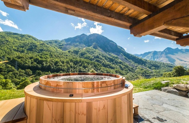 Chalet Flaner - Five Bedroom Chalet, Sleeps 12
