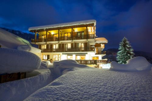 Chalet-Hôtel Les Rhodos