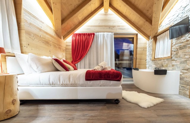 "Chalet Imbosc'chè" with Mountain View, Garden & Wi-Fi