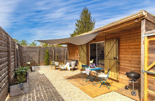 Chalet "in Medoc 3" with Private Garden & Wi-Fi