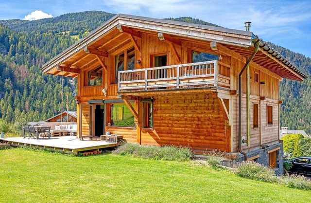 Chalet in Moulin with Sauna & Stunning Views