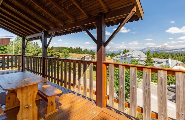 Chalet 'Les Etoiles' With Mountain Views & Terraces