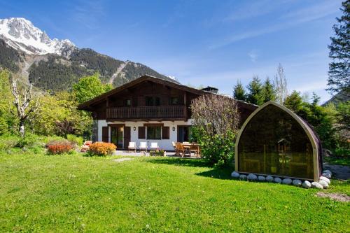 Chalet Les Praz - 280sqm - Sauna Cinema Fitness - 5 Bedrooms in Heart of Les Praz - By Cozee Rentals