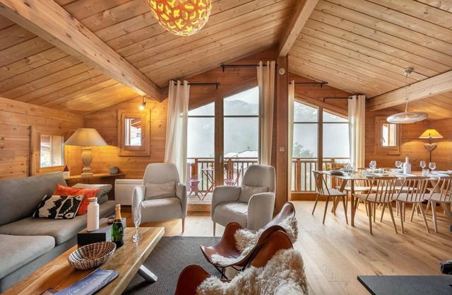 Chalet Lola - Four Bedroom Chalet, Sleeps 10