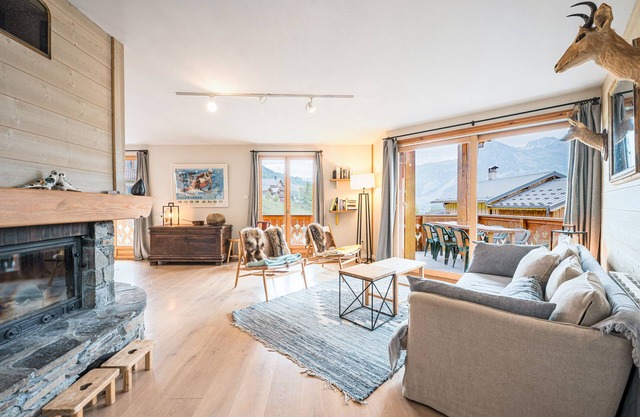 Chalet 'Marmotte' with Mountain View, Private Terrace and Wi-Fi