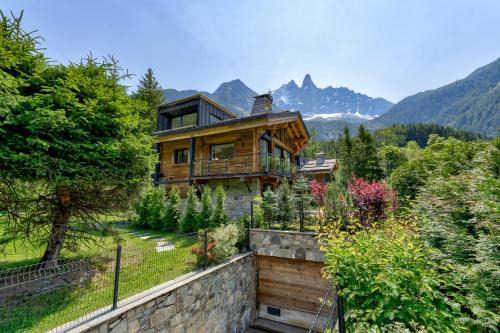 Chalet Red Fox