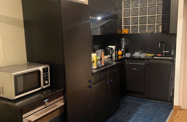 Chambre Avec Salle de Bains Privative Située Dans un Ancien Hôtel