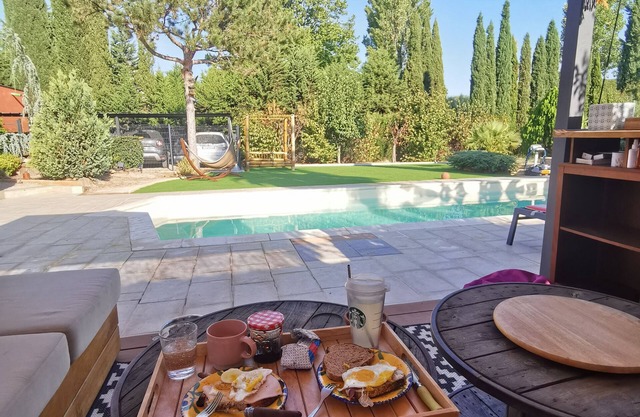 Chambre d'hôte Beach cottage in the heart of the Var, pool and jacuzzi
