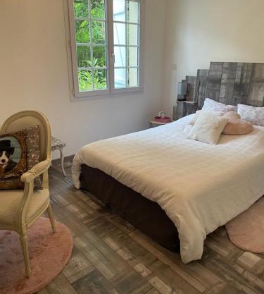 Chambres dans maison avec piscine toboggan aquatique et spa