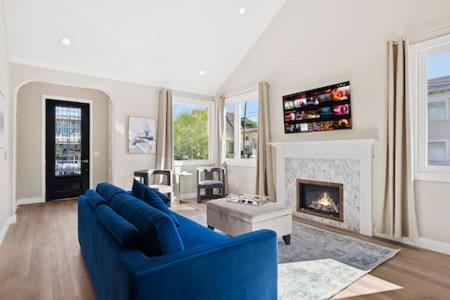 Champagne Taste by Cardo - Luxury Home and Parking