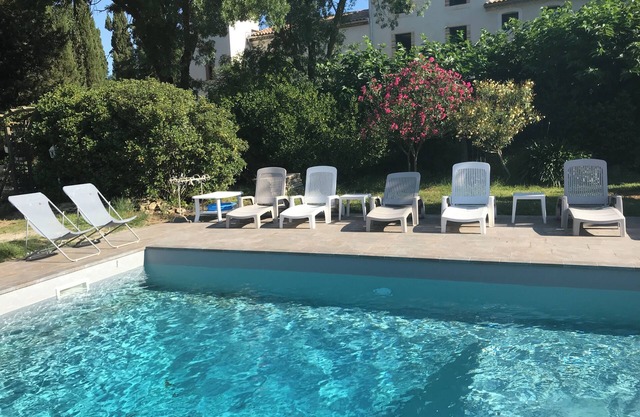 Character house with swimming pool near the canal du midi