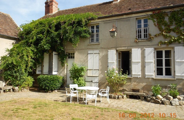 Character property in village near Fontainebleau and INSEAD.