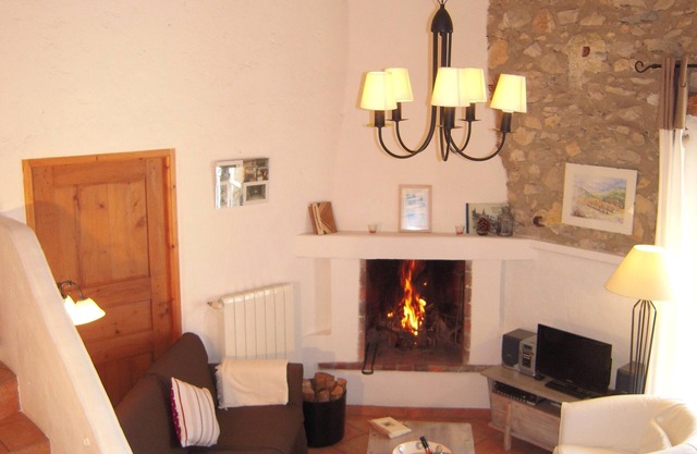 Characterful apartment on Mont Ventoux with pool and tennis