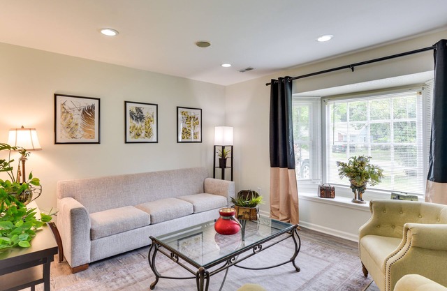 Charleston Vacation Rental with Yard!